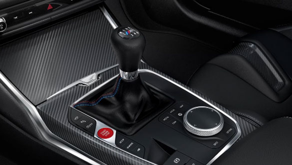 Skrzynia manualna M i napęd tylny.